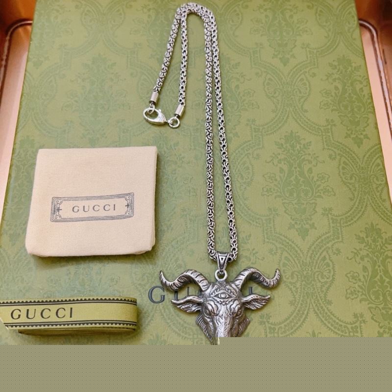 G*u*i necklaces